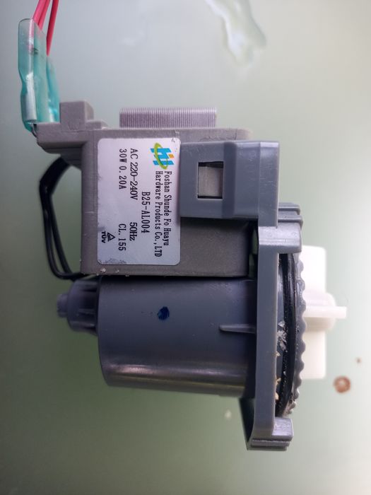 Pompka do wypompowania ze zmywarki wody Amica