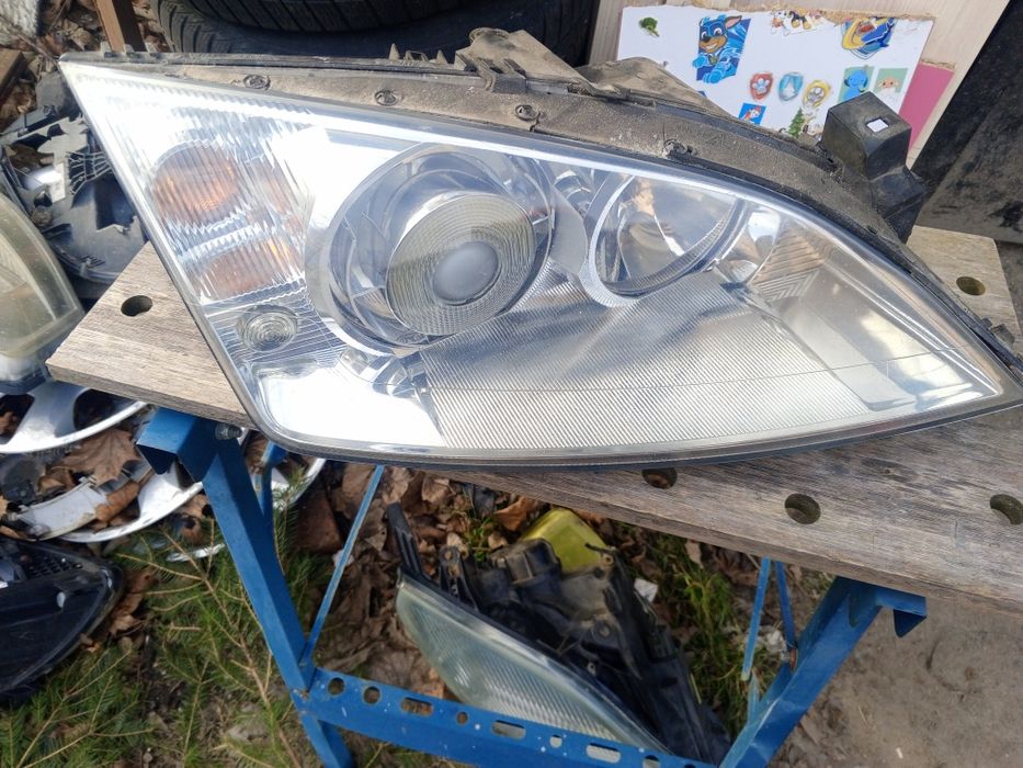Ford Mondeo MK3 III lampa Xenon przednia prawa AL