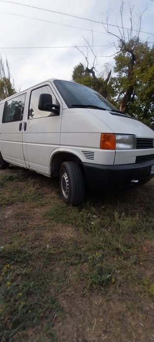 Продам передние крылья на Т4,прямая морда.рестайл.99год