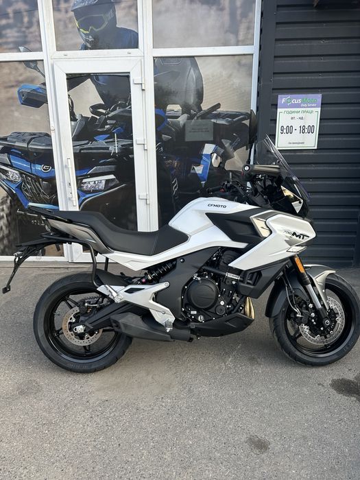 Мотоцикл CFMOTO MT700