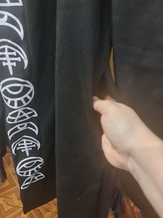 Кофта с оккультными готическими символами