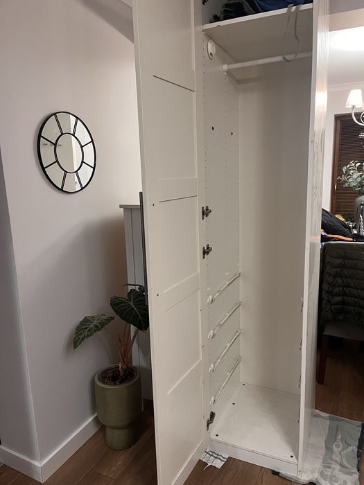 Szafa Pax drzwi Bergsbo z wyposazeniem