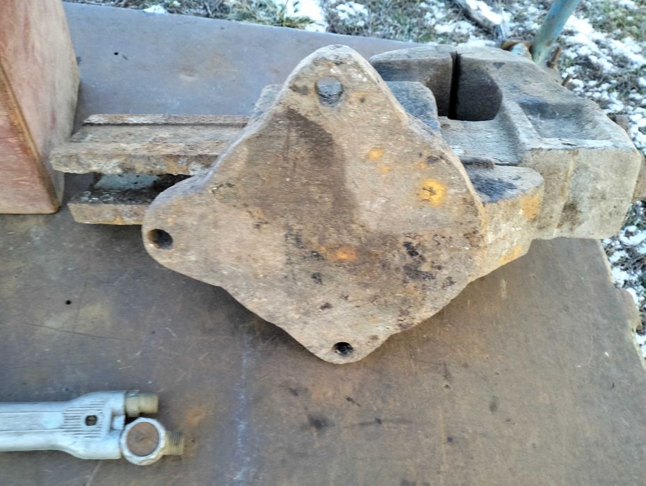 Тиски некомплект, ящик для инструмента 400 гр, Резак РЗП-02 500 гр