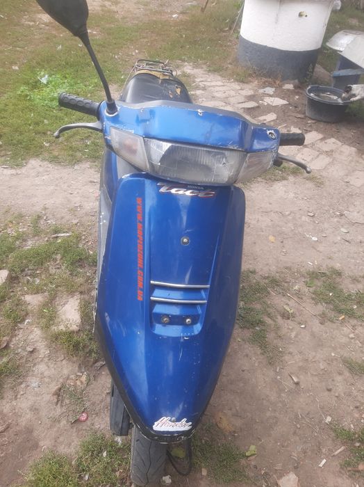 Скутер японець на ходу