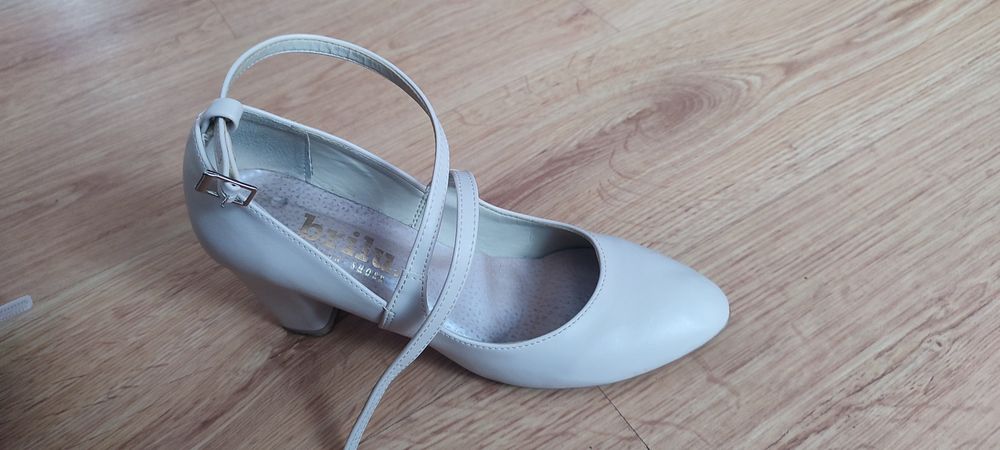 Buty ślubne brilu