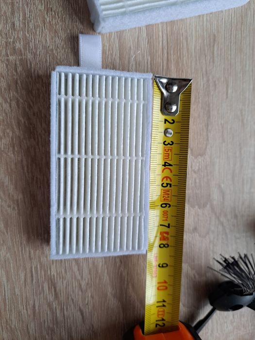 Robot sprzatajacy akcesoria