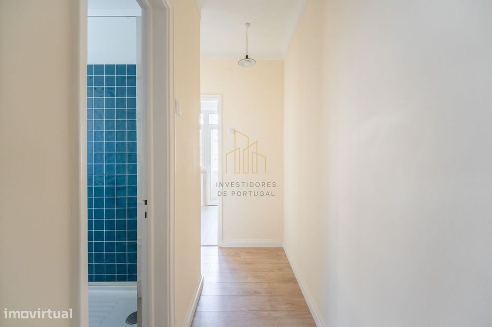 Apartamento T4 Remodelado em Campolide