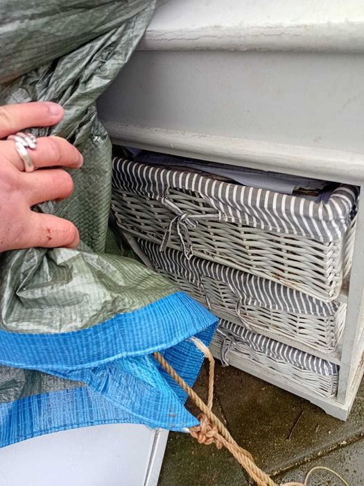 2 mesas de cabeceira e uma penteadeira