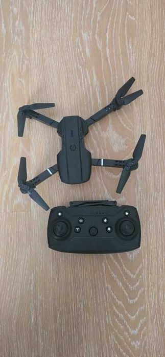 Drone Dobrável com Comando – Tipo E88 / E99 – Novo
