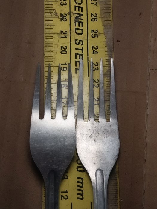 Виделка алюмінієва нова