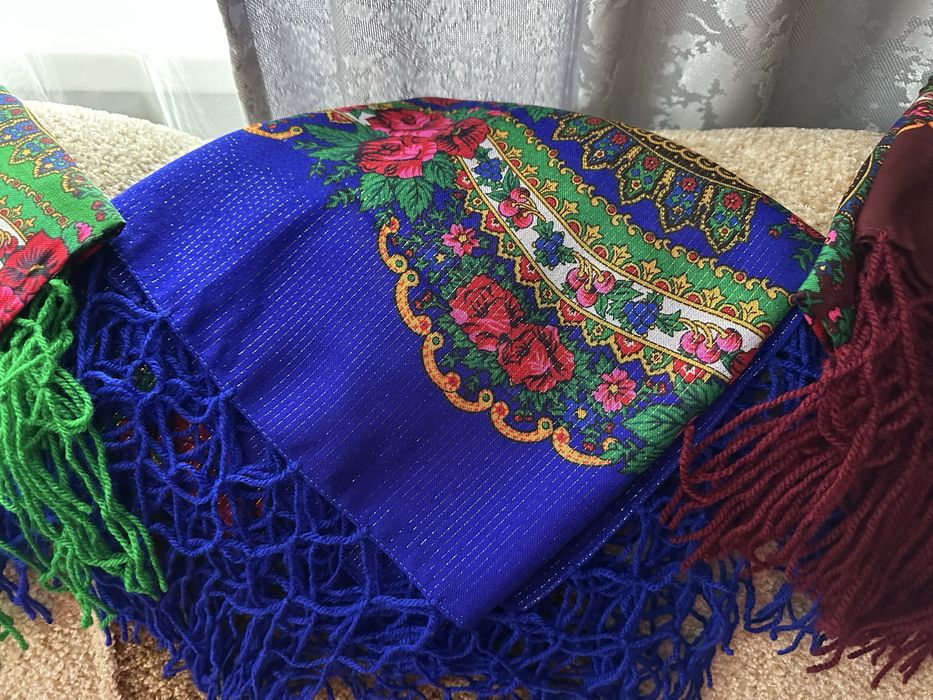 Розподаж  Українська хустка з тороками, бахрамою, парчею