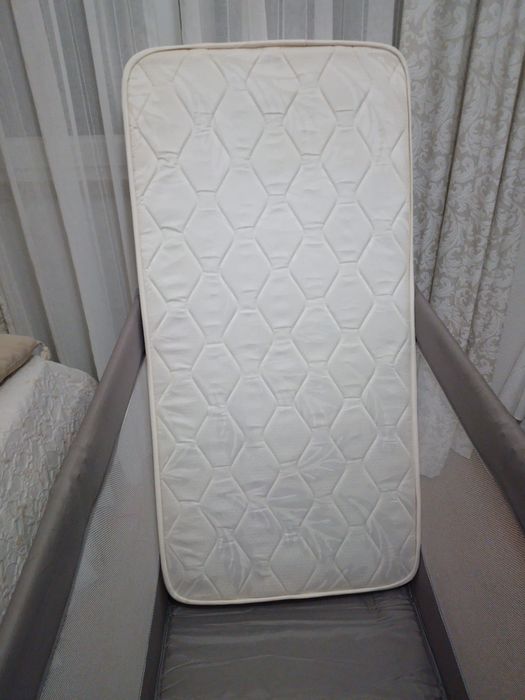 Cama de viagem com 2 colchões