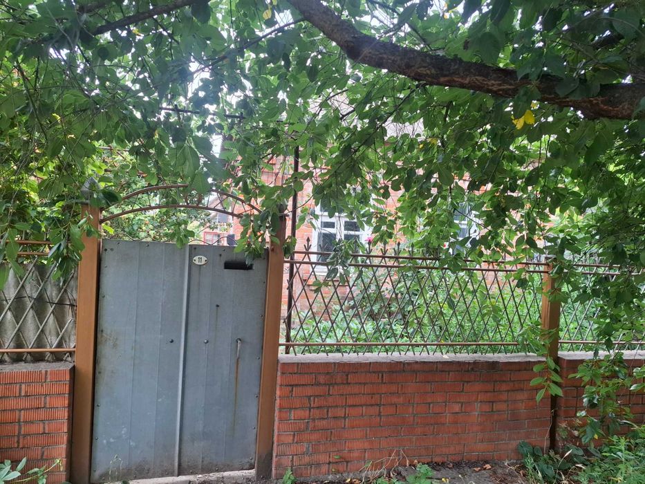 Продам пол дома район майдан Незалежності