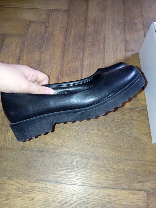 Чорне жіноче взуття