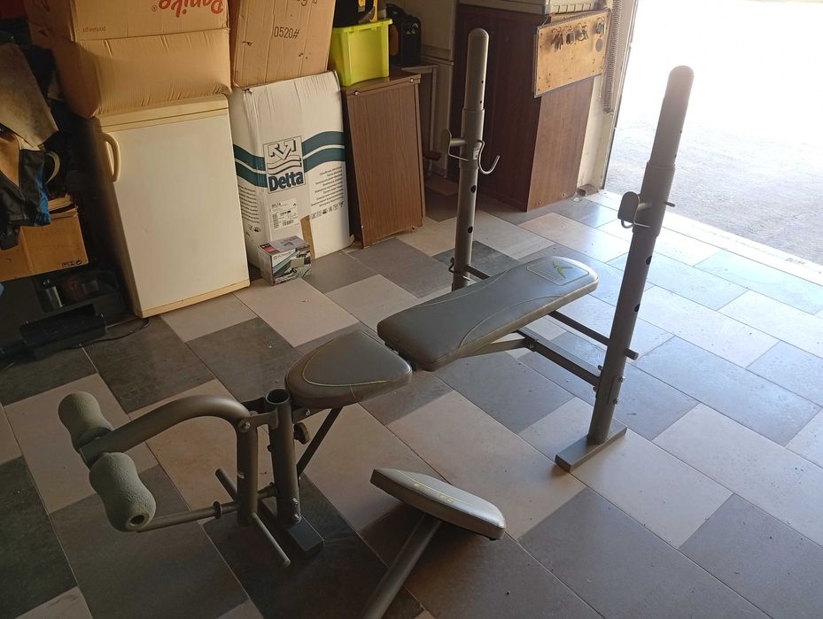 Banco de musculação. Supino com plano inclinável, Leg extension, biceps