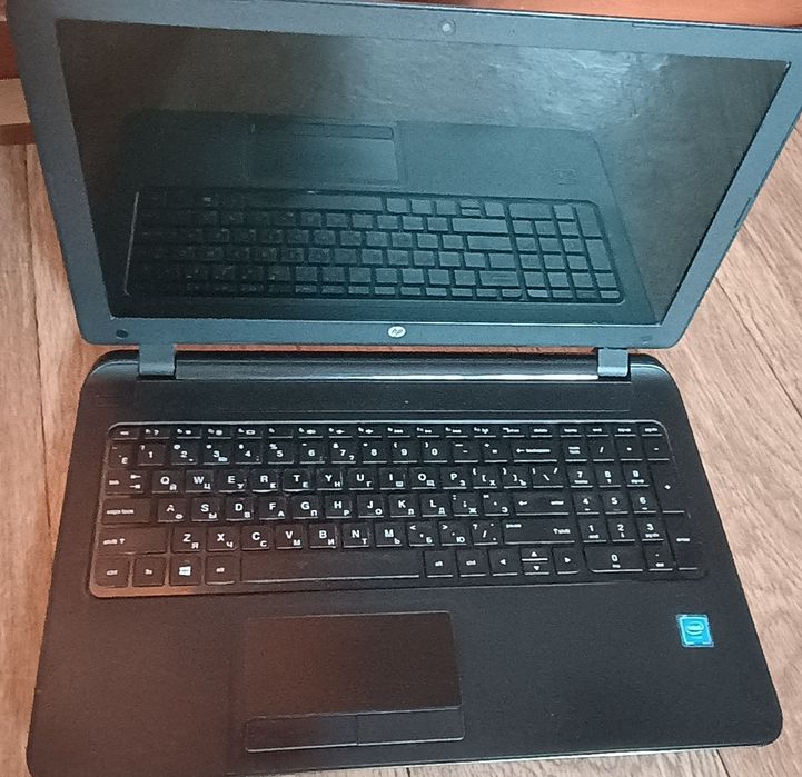 Ноутбук HP 15-r233wn в хорошем состоянии