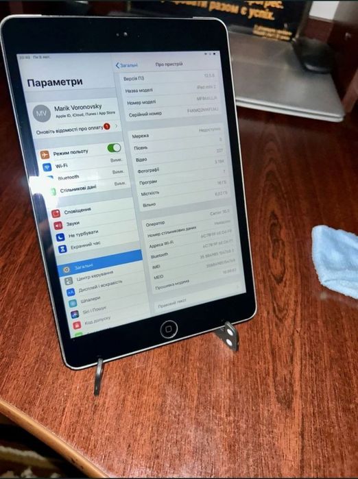 Продам справний Планшет Ipad Mini 2 16гб  Wi-Fi +стільникові дані LTE!

Планшет IPad mini 2 16 ГБ памʼяті стан ідеальний як новий все працює на екрані