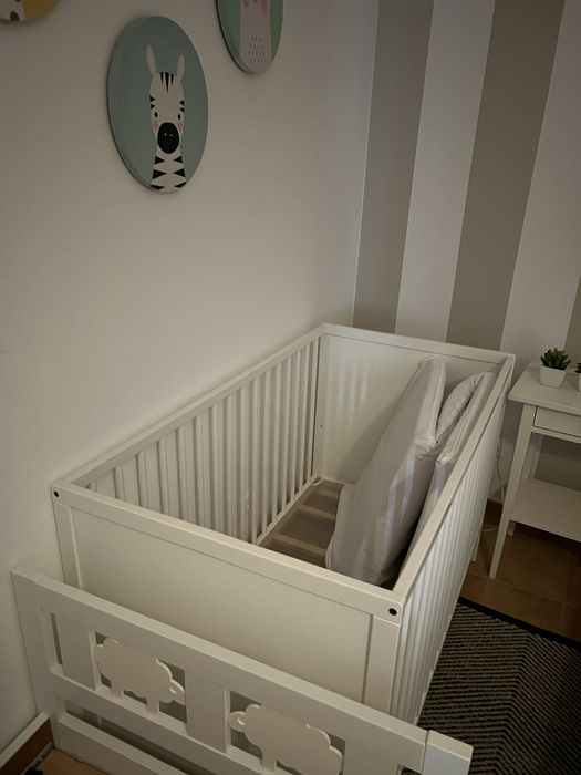 Berço para bebe, colchao e resguardo