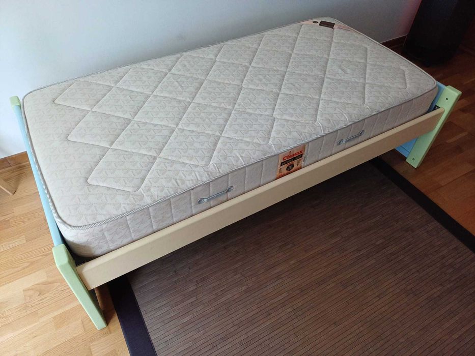 cama com cama extra em gaveta e 2 colchões