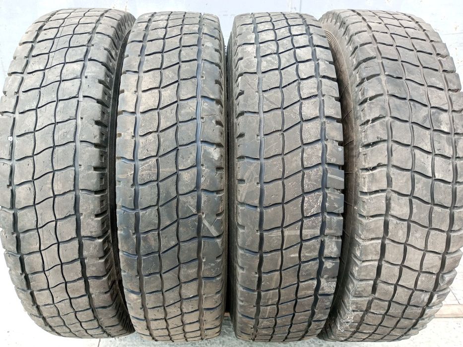 Автошини 11.00R20 (300/508)