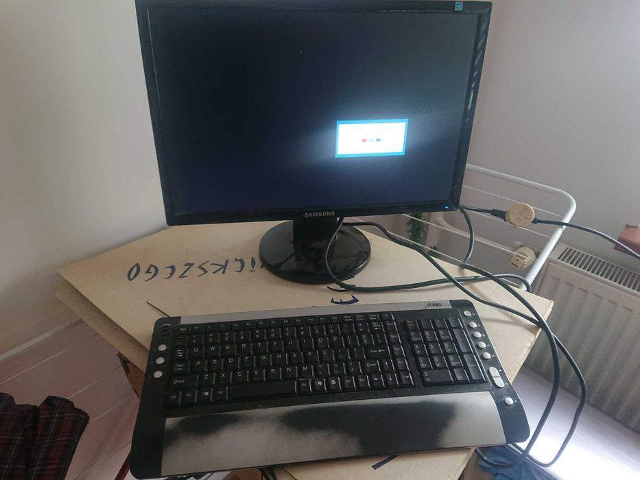 Monitor Samsung + klawiatura