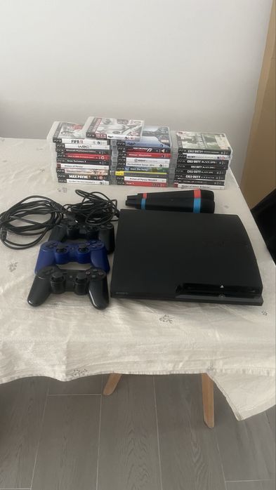 Ps3 com comandos, microfone e varios jogos