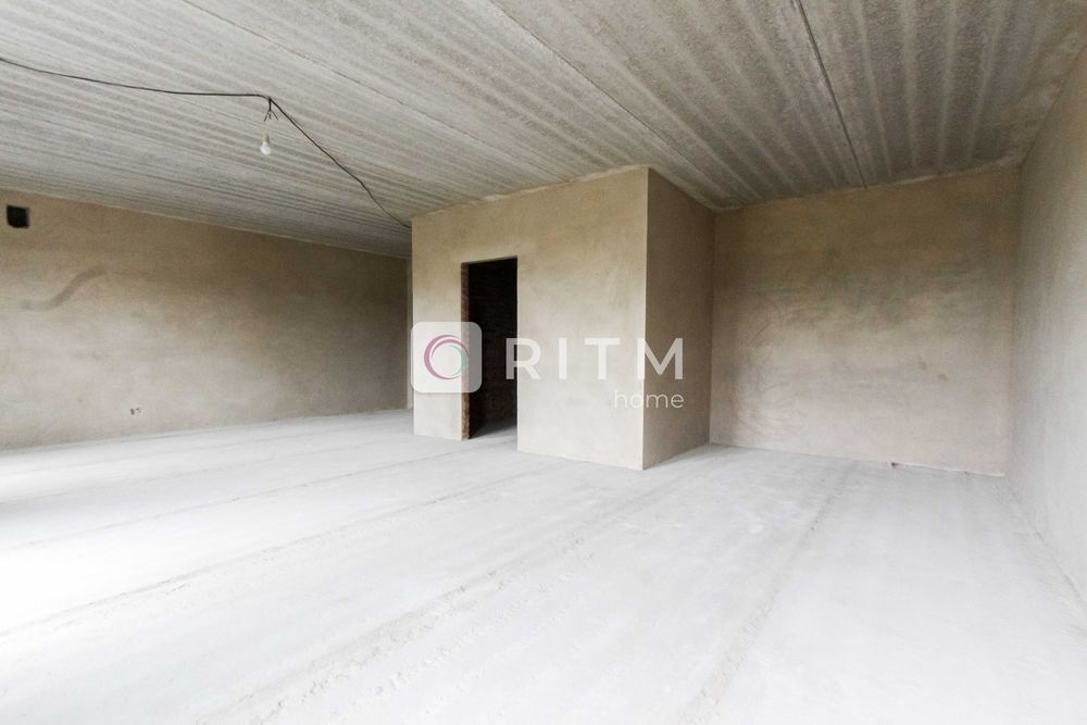 Продається 1 кімнатна квартира 58,4 м2 з власним парко місцем.