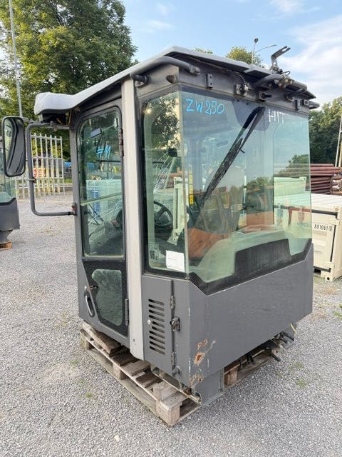 HITACHI ZW 150 KABIN używana kompletna do ładowarki kołowej