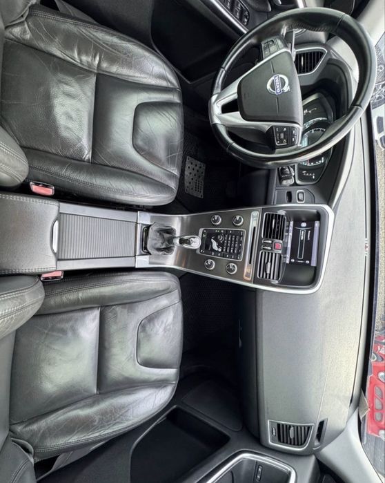 Продаю машину Volvo xc 60 !!