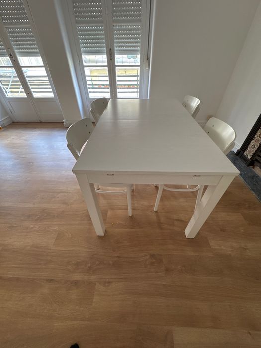 Mesa de jantar extensível - até 12 lugares