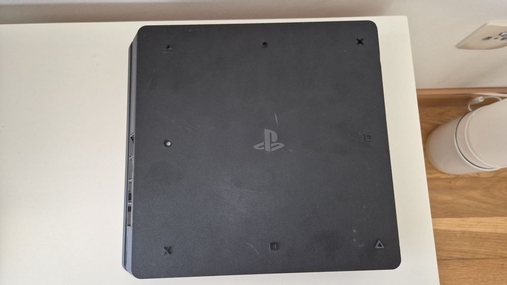 Playstation 4 Slim 1TB com Comando