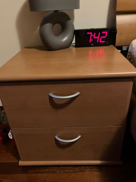 Quarto de casal completo – cama com colchão+mesas+cómoda (bom estado)