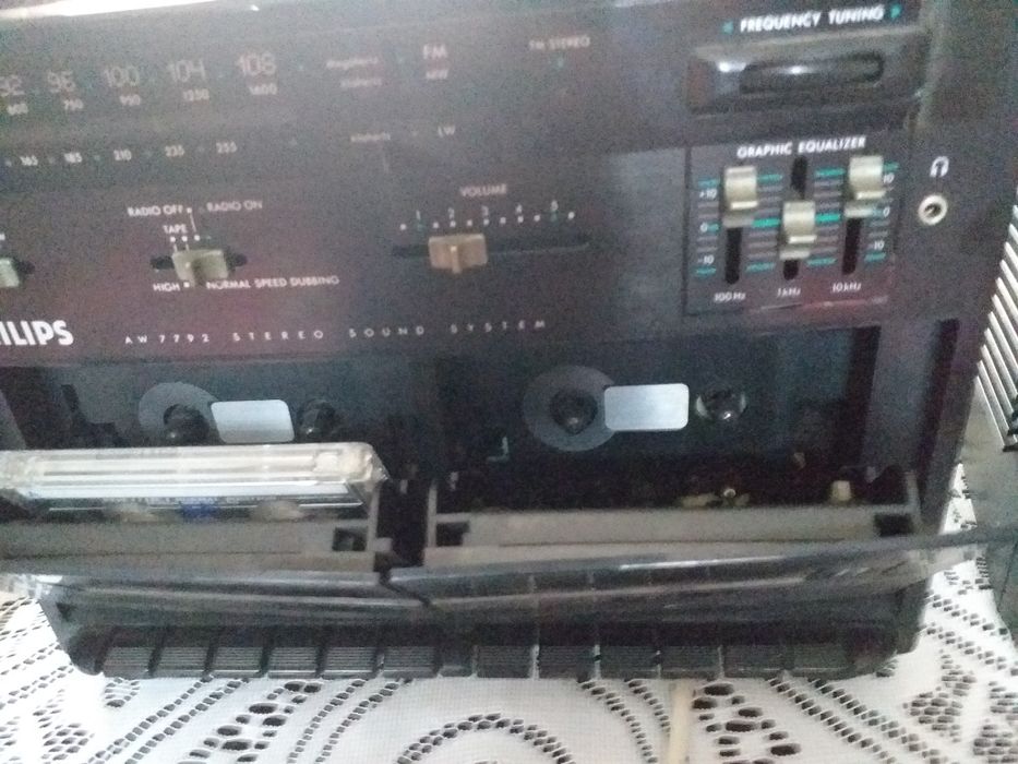 Dwukasetowy radio-magnetofon z epoki PRLu