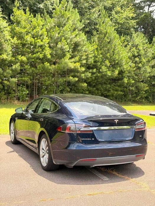 Tesla Model S      2015