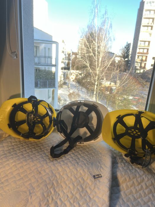 Kaski na budowę, 3 sztuki, nowe!