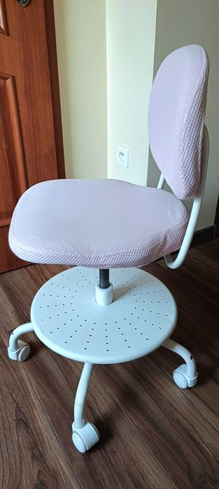 krzesło dziecięce obrotowe do biurka IKEA