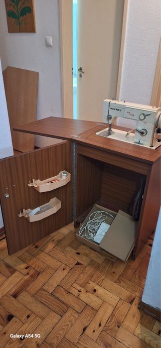 Máquina de Costura REFREY