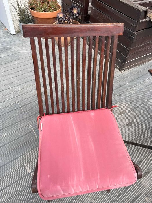 Mesa de exterior com duas cadeiras