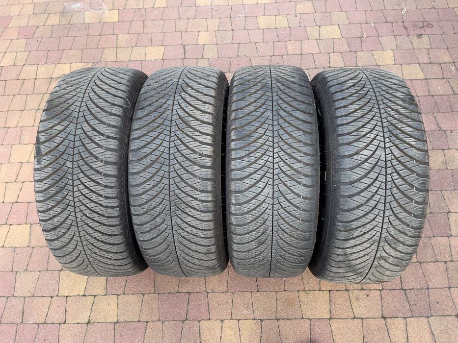3537. Koła wielosezonowe Volvo V40 II 5x108 225/45/17 Goodyear 8.5mm
