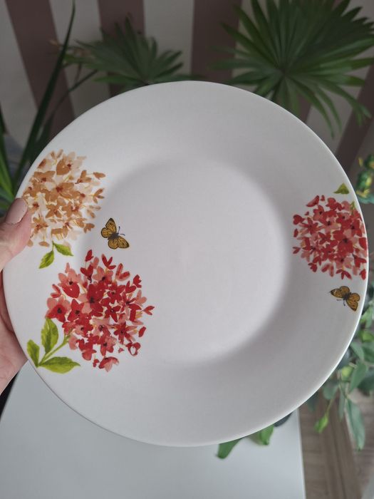 Plaski, deserowy talerz z kwiatowym wzorem