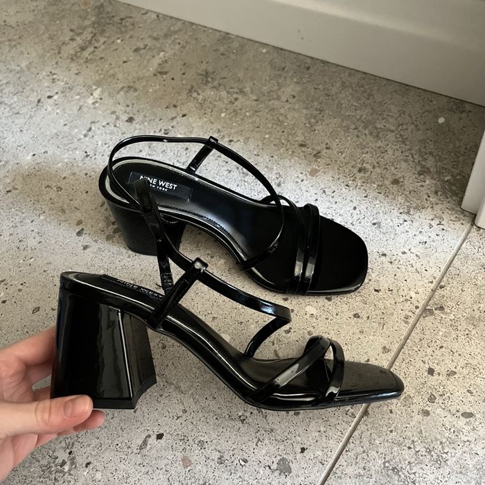 Nowe buty sandalki lakierowane na slupku Nine West