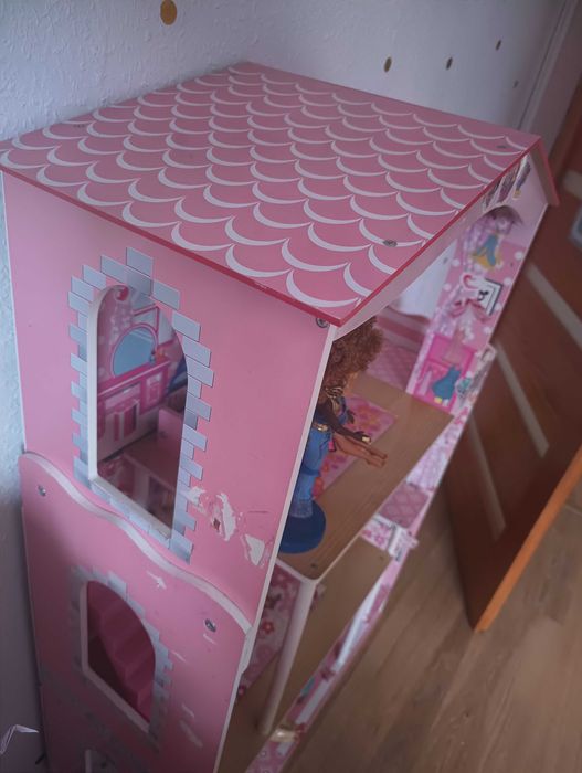 Domek dla lalek plus wyposażenie