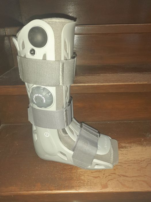 Ortezana nogę prawą regulowana