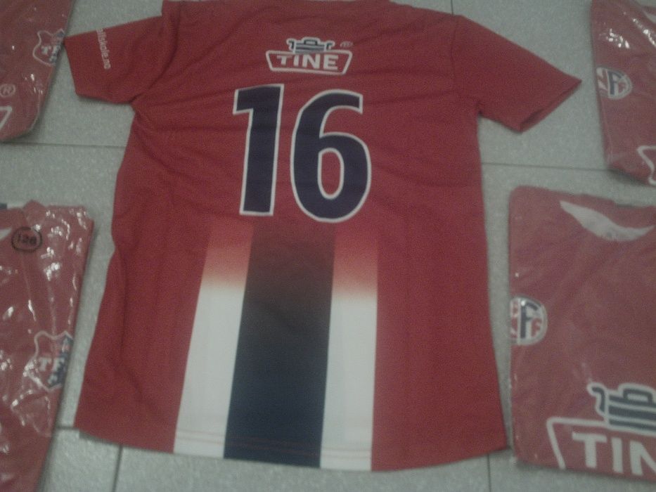 Várias camisolas novas