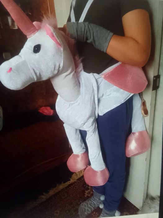 мягкий Единорог ,а ребенок всадник