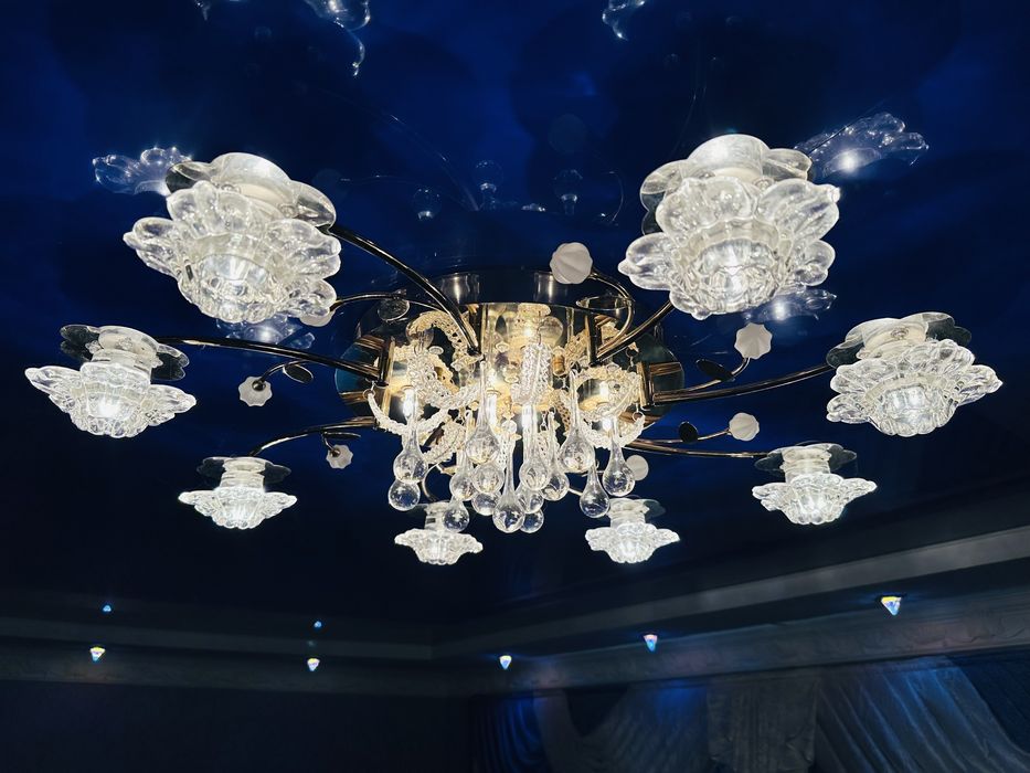 Розкішна люстра на 16 лампочок