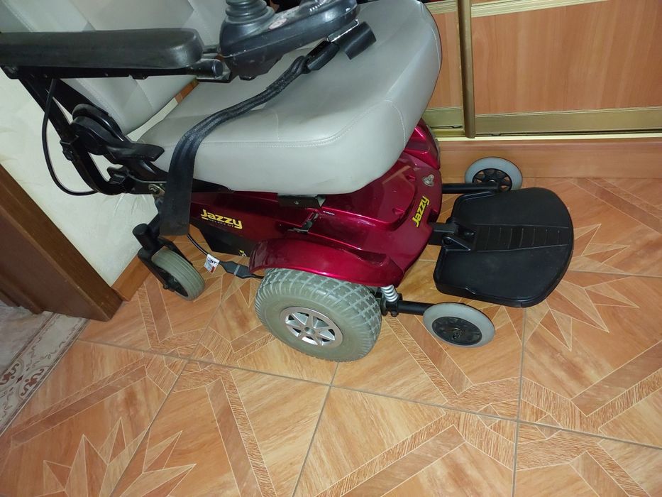 Инвалидная коляска с электроприводом