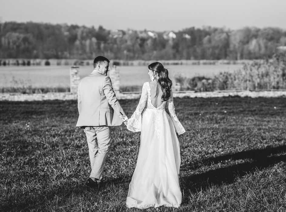 Suknia ślubna Victoria, długa, tren, koronka, rękaw, Agnieszka Świtały