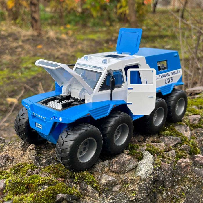 Металева Колекційна модель 1:24 Shaman 8×8 з підсвіткою фар, звуком