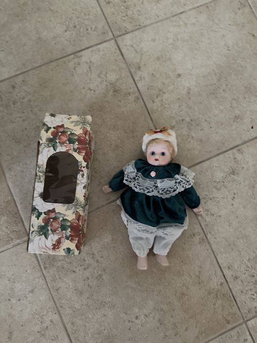 Bonecas de porcelana bonitas e para coleção